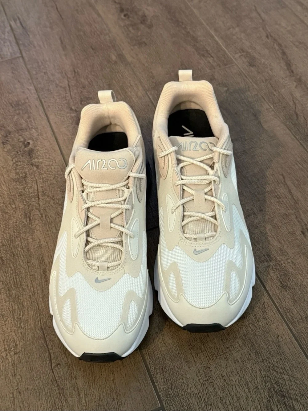 Nike Women’s Air Max 200 Neutral Tan White Running Shoe Wmn’s Sz 12 = 10.5 Men’s